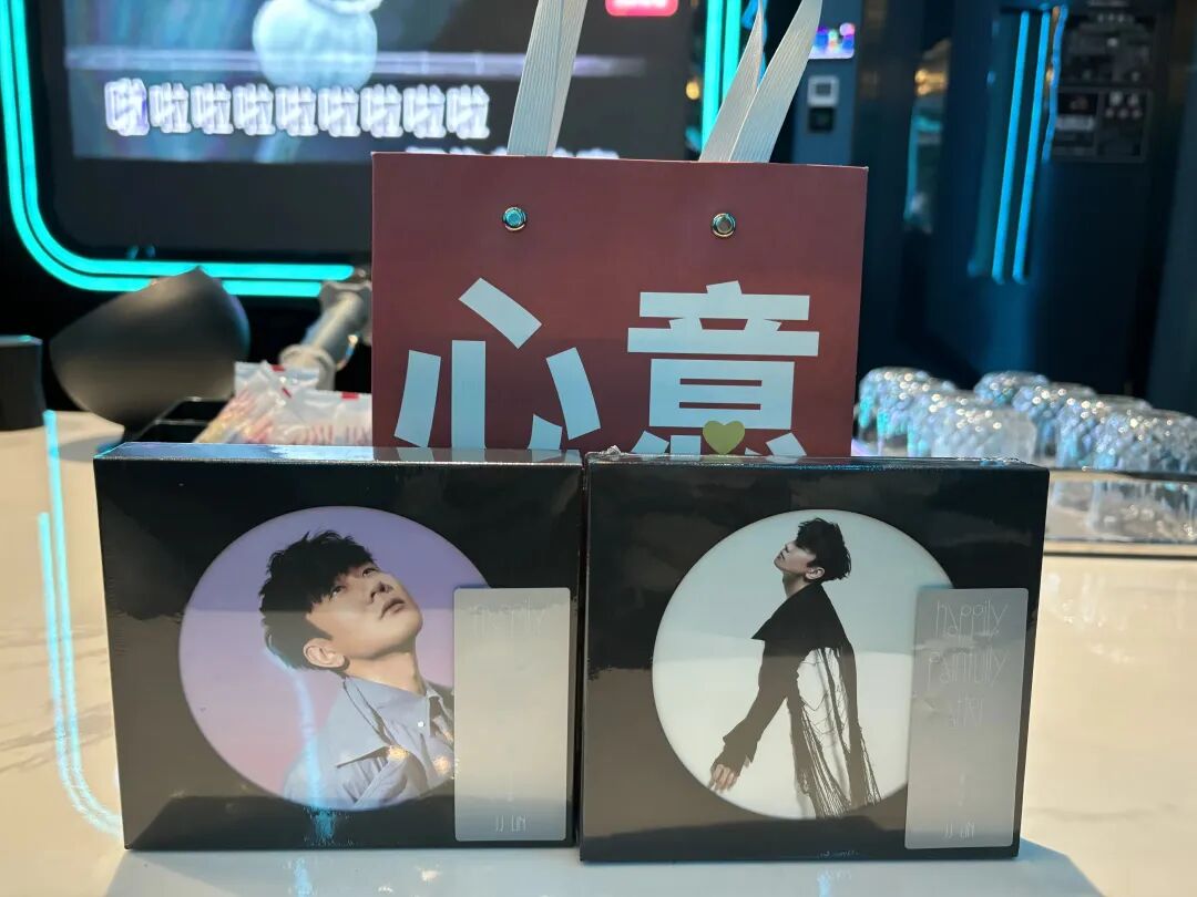 林俊杰两张专辑实体 CD 与“心意”礼品袋